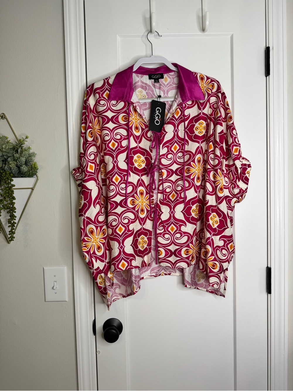 GiGiO Tie Font Medallion Pattern Top